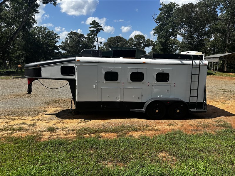 Trailer Photo 2
