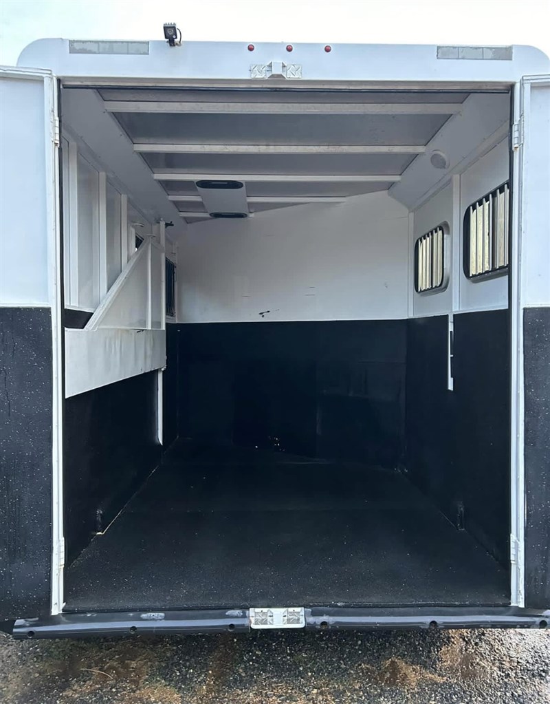 Trailer Photo 7