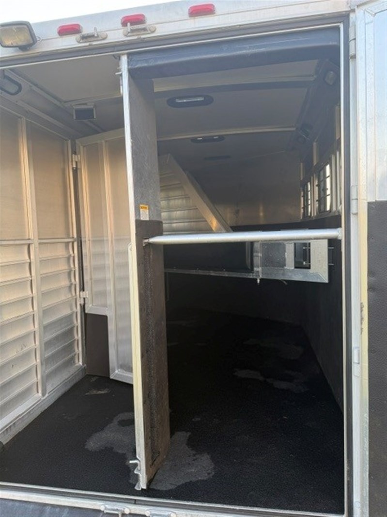 Trailer Photo 4