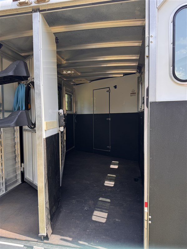Trailer Photo 8