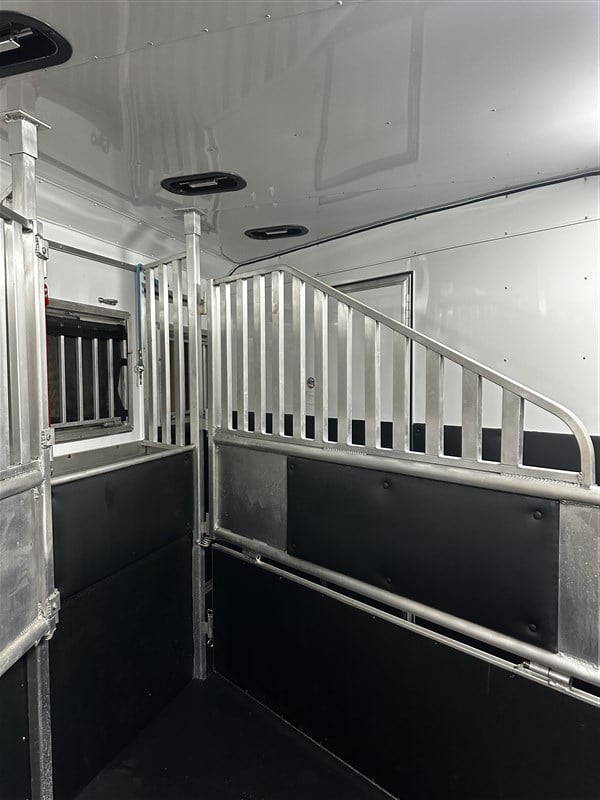 Trailer Photo 19