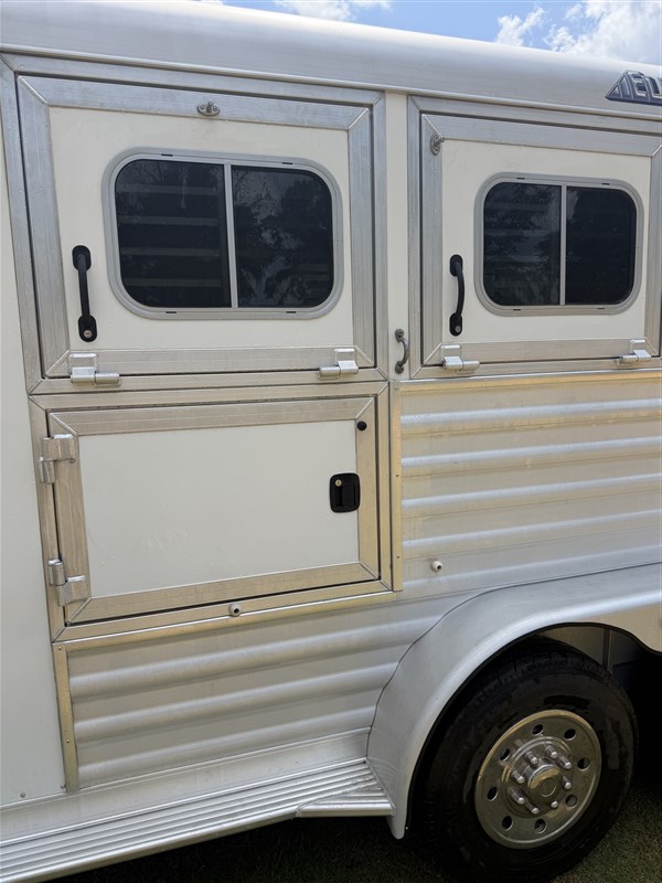 Trailer Photo 3