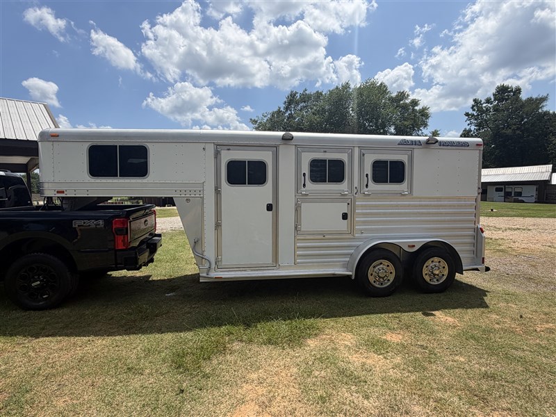 Trailer Photo 1