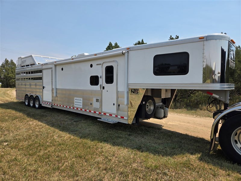 Trailer Photo 2