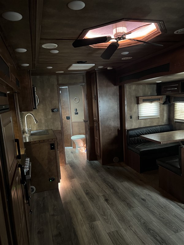 Trailer Photo 5