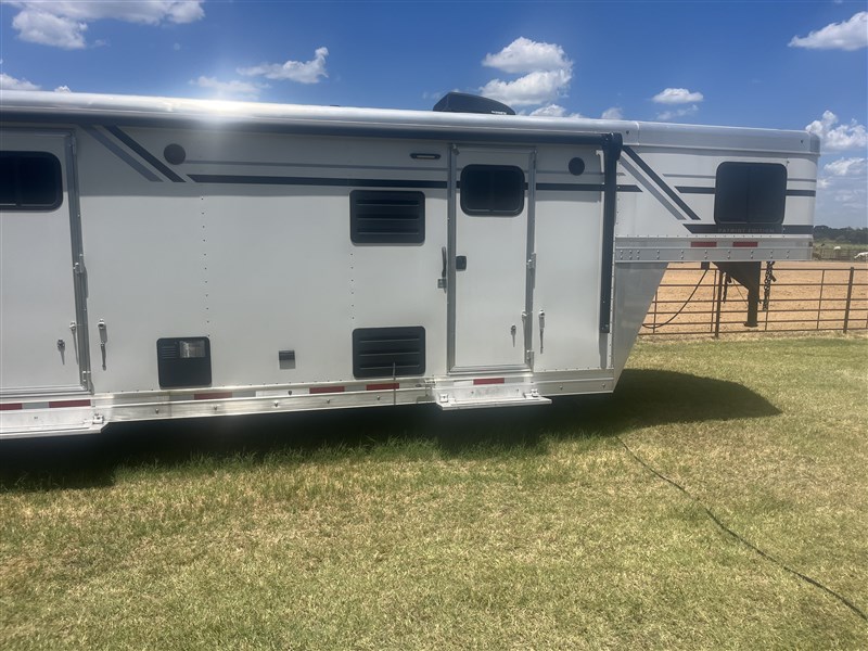 Trailer Photo 8
