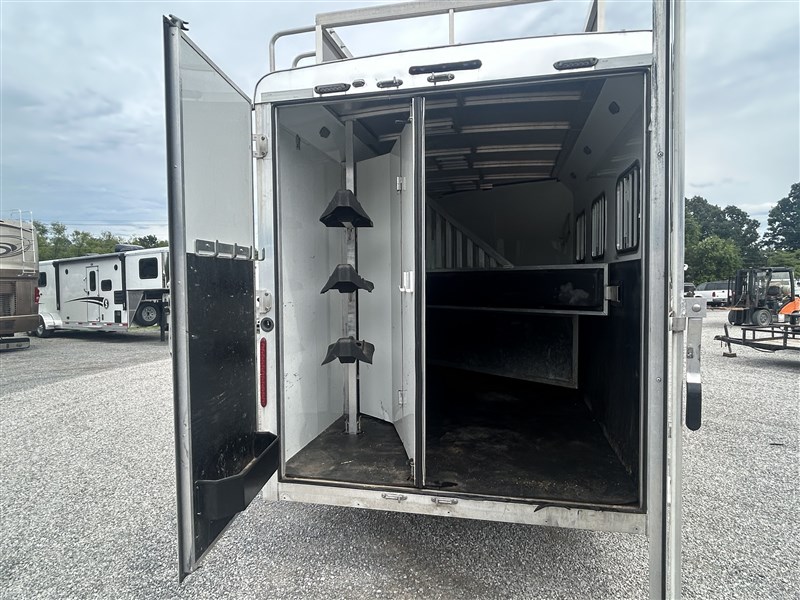 Trailer Photo 11