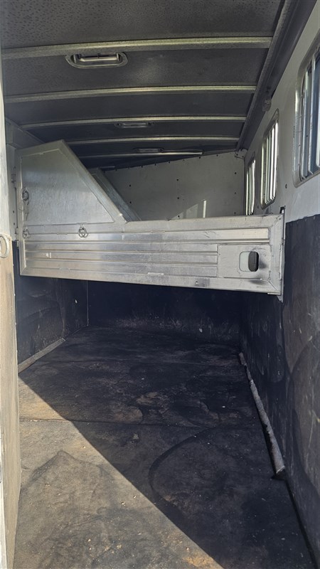 Trailer Photo 4