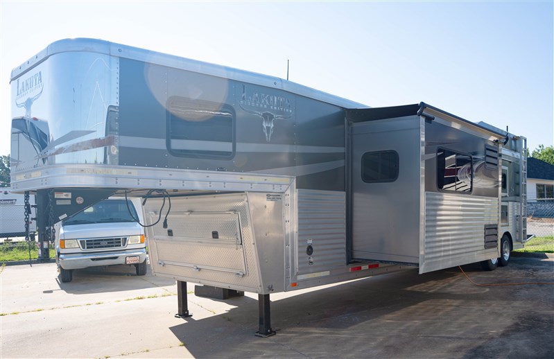 Trailer Photo 2