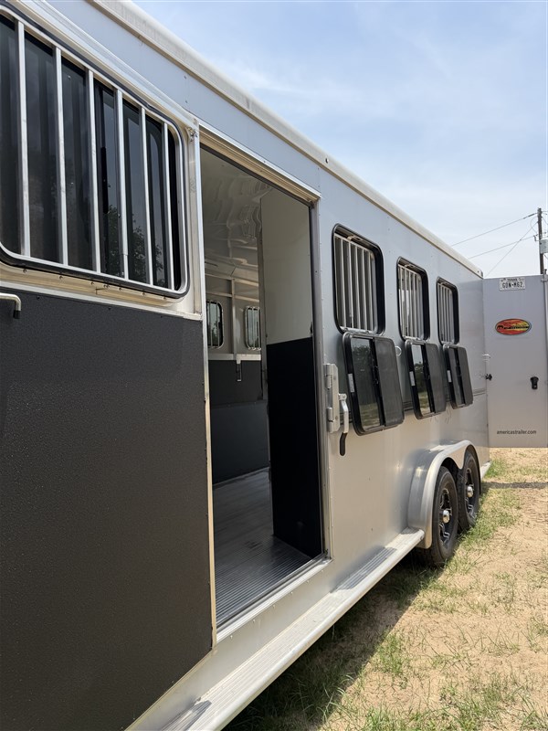 Trailer Photo 11