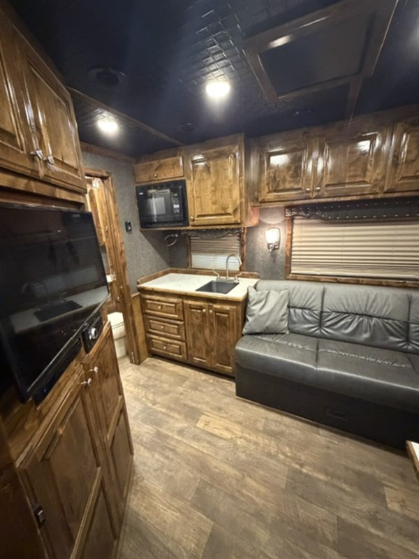 Trailer Photo 7