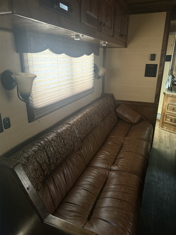 Trailer Photo 16