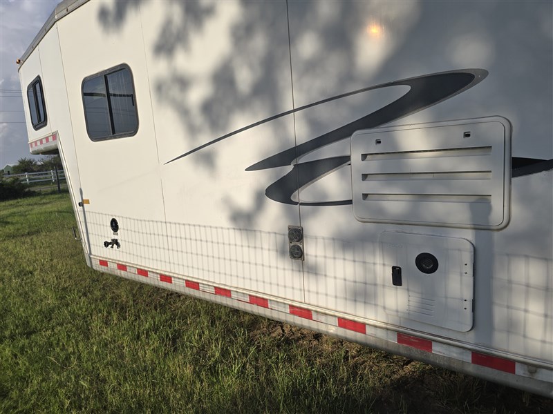 Trailer Photo 2