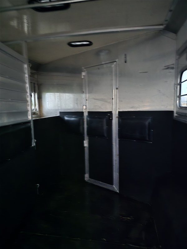 Trailer Photo 13