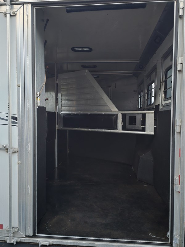 Trailer Photo 12