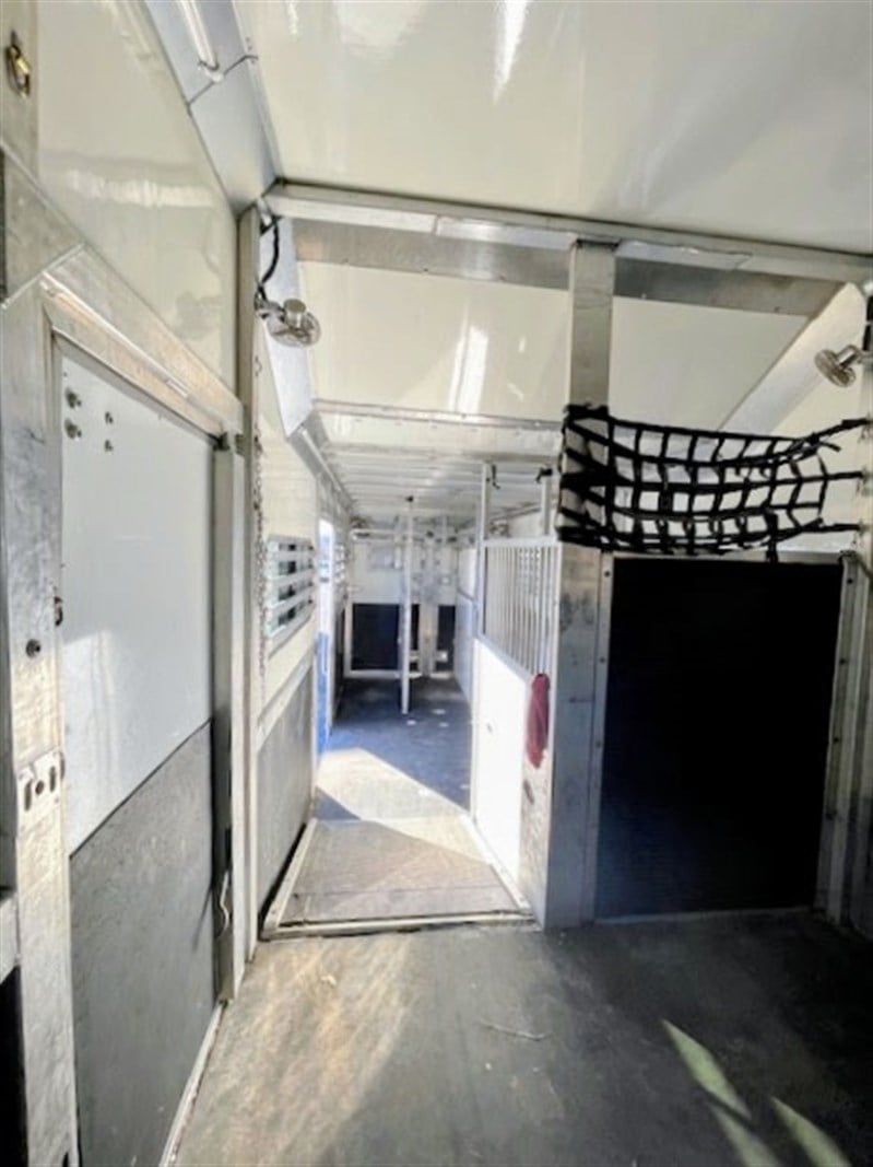 Trailer Photo 7