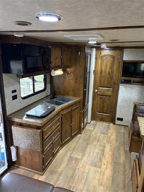 Trailer Photo 19