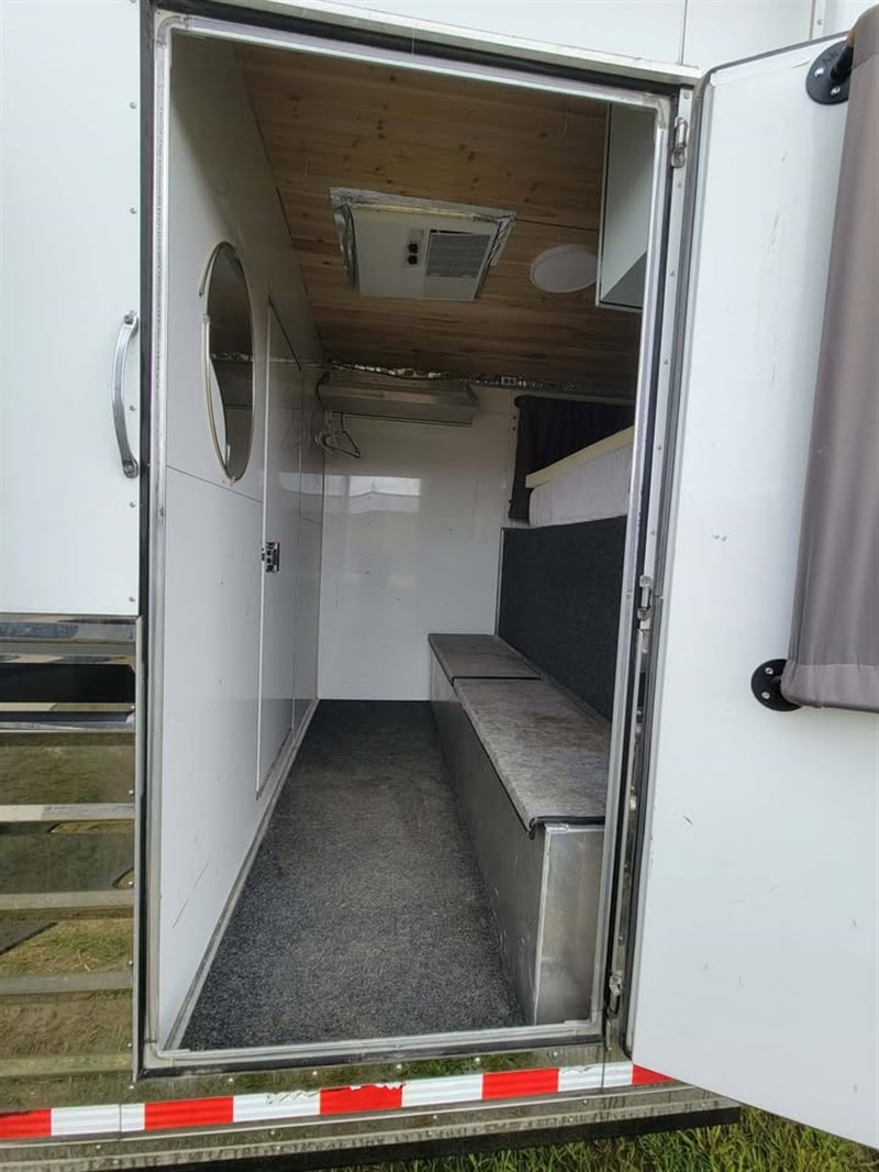 Trailer Photo 10