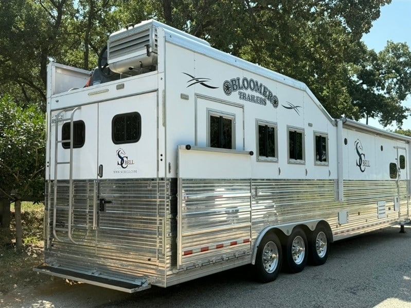 2018 Bloomer Living Quarters Horse Trailer