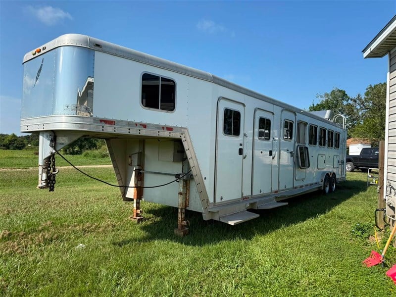 2007 Featherlite 6 horse 