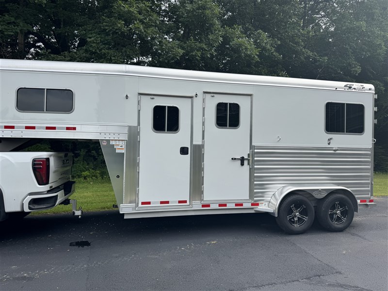 Trailer Photo 2