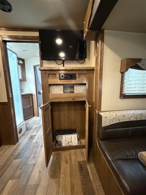 Trailer Photo 13