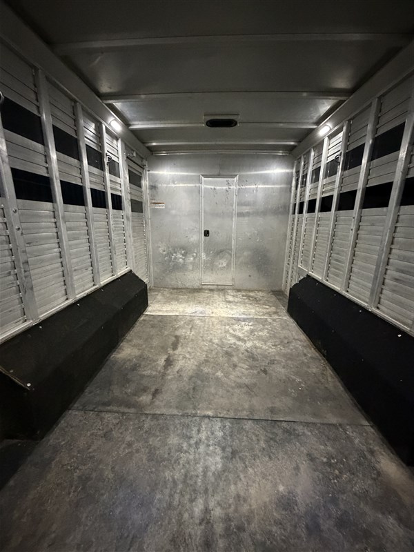 Trailer Photo 24