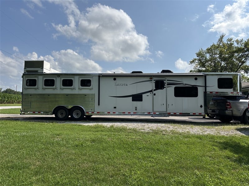 2015 Lakota 8415 