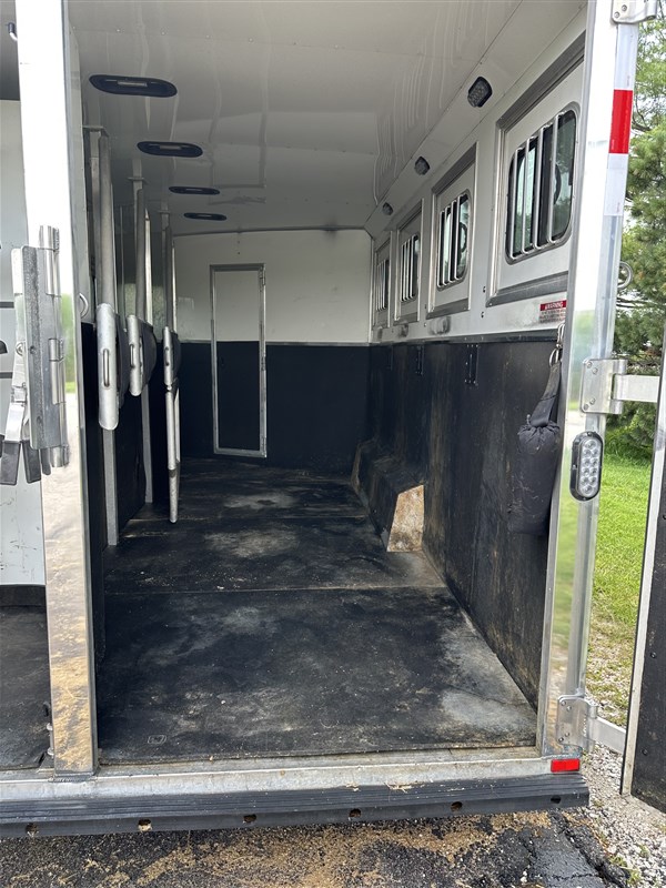 Trailer Photo 16