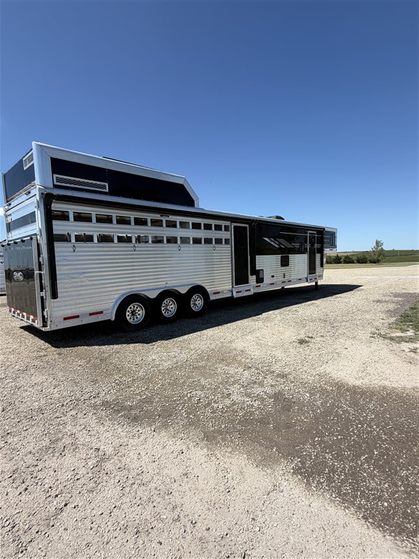 Trailer Photo 19