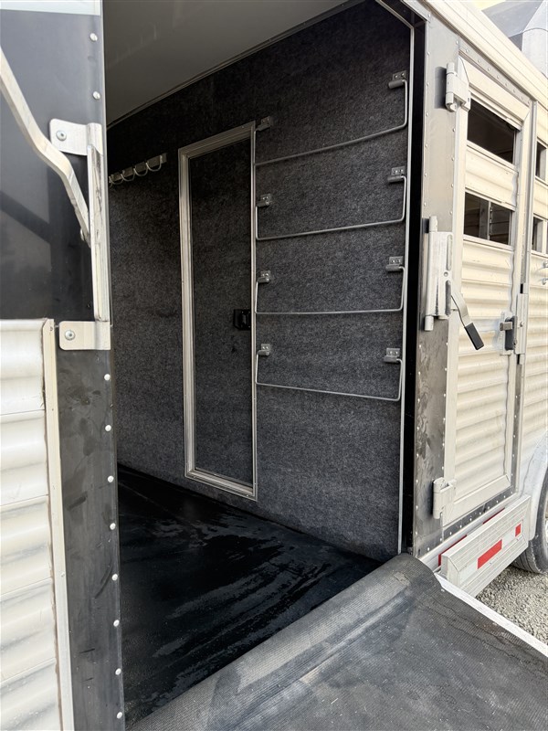 Trailer Photo 15