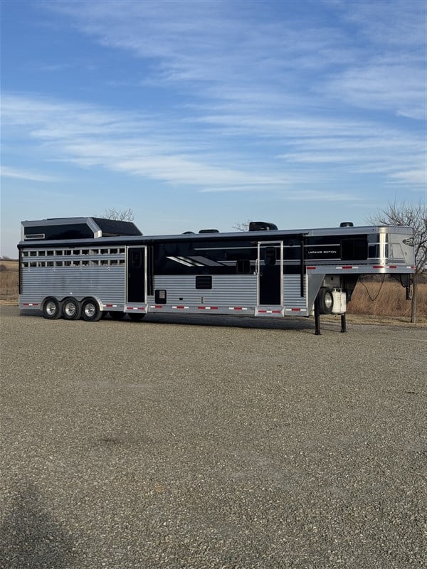 2022 SMC SMC Laramie Edition