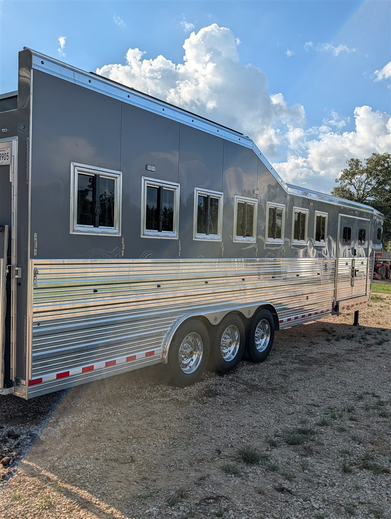 Trailer Photo 16