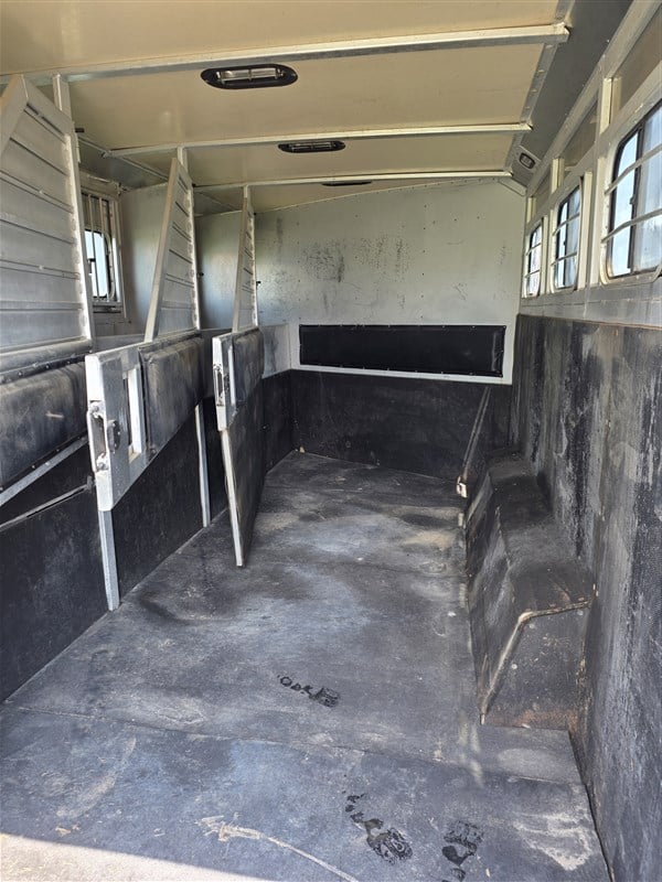Trailer Photo 15