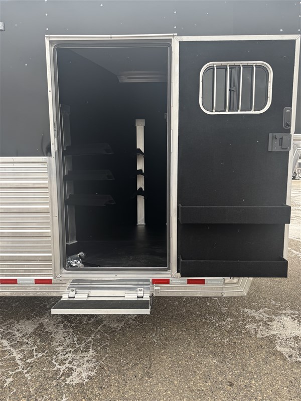 Trailer Photo 10