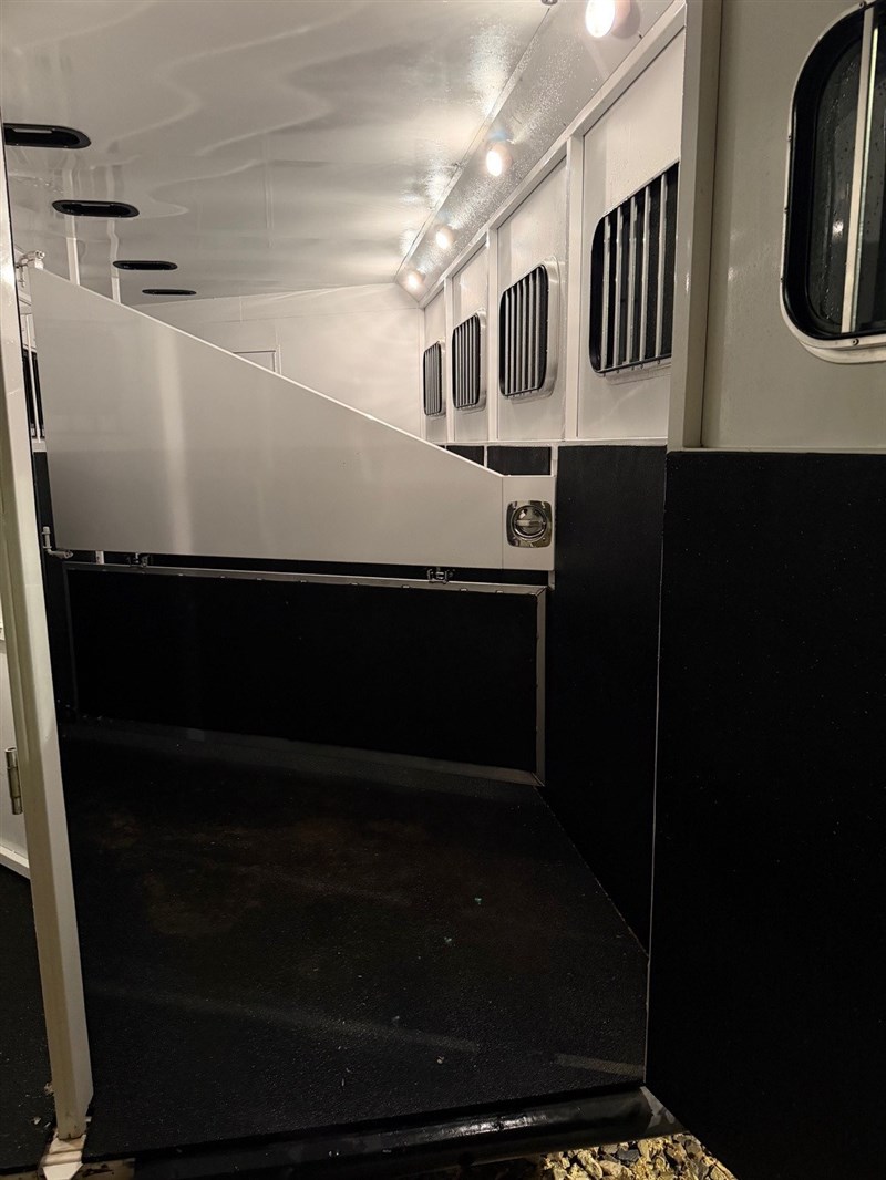 Trailer Photo 13