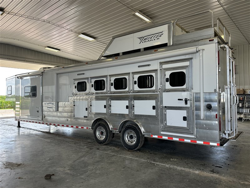 Trailer Photo 2