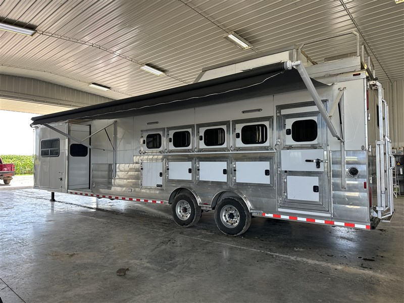 Trailer Photo 15