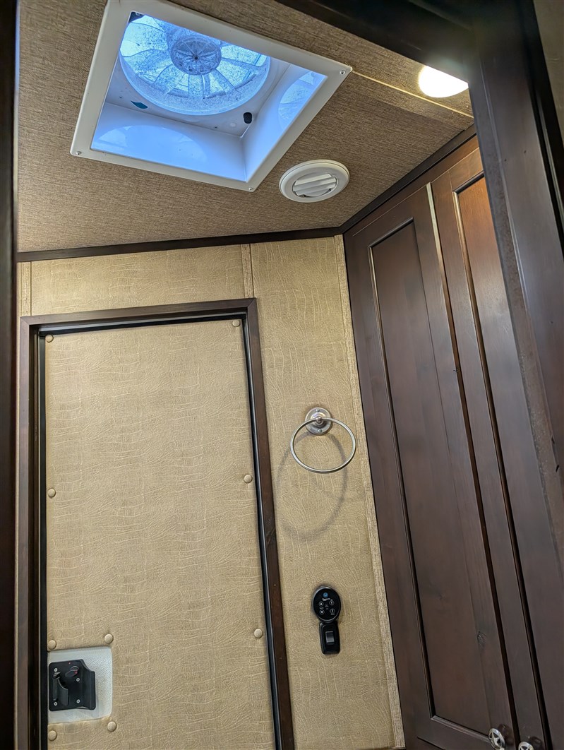 Trailer Photo 19