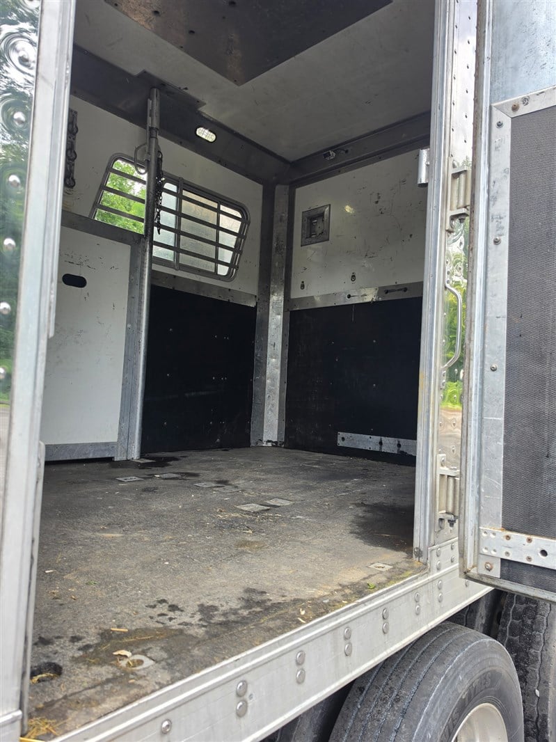 Trailer Photo 12
