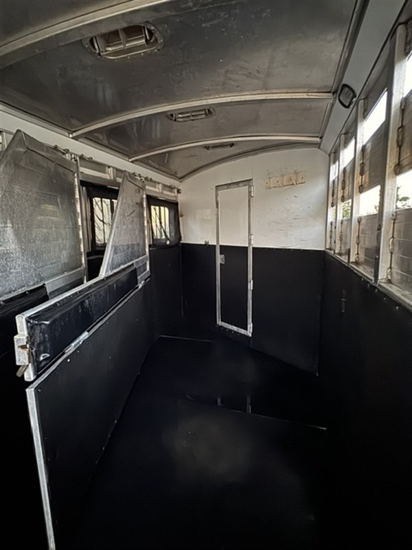 Trailer Photo 11