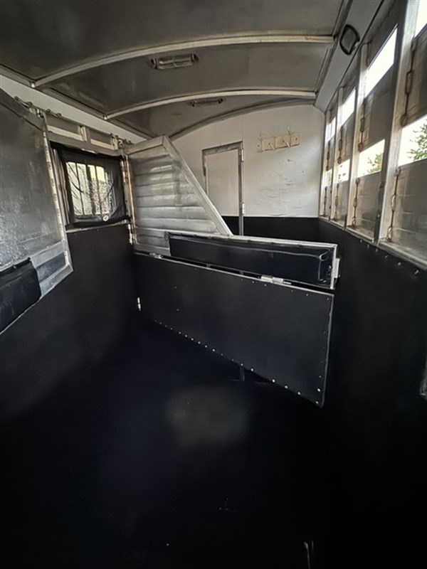 Trailer Photo 12