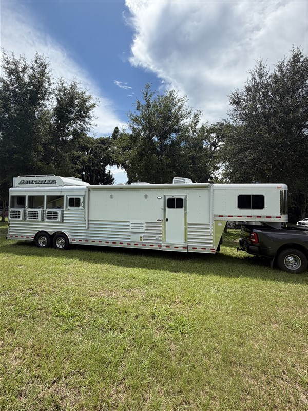 Trailer Photo 2