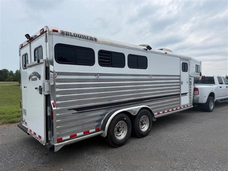 2003 Bloomer 3 Horse Slant Load 