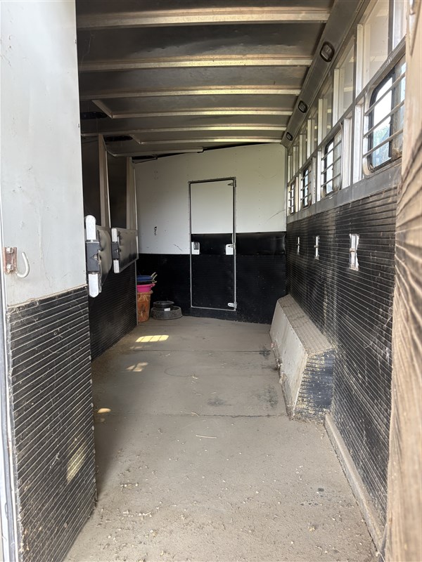 Trailer Photo 11