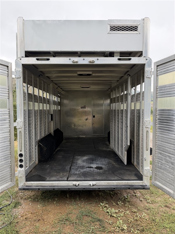 Trailer Photo 5