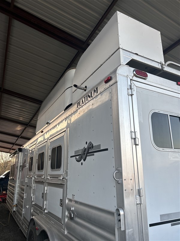 Trailer Photo 4