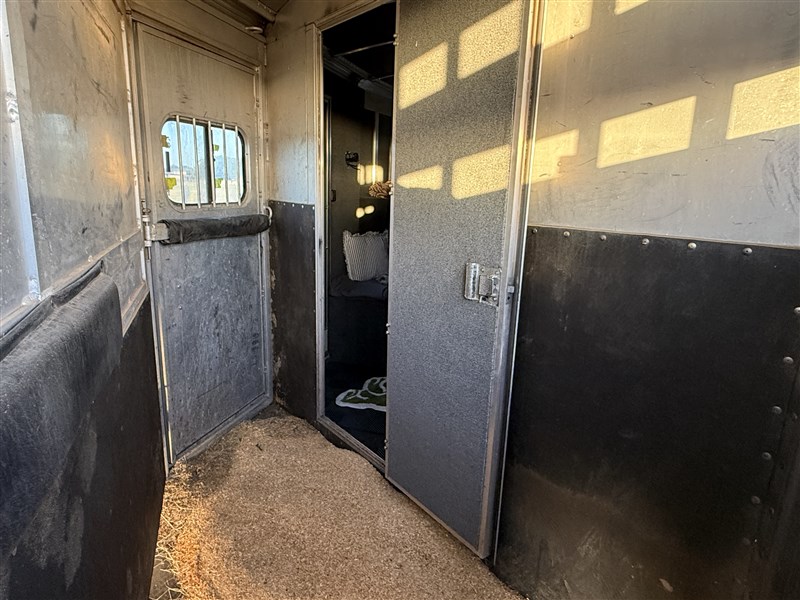 Trailer Photo 27
