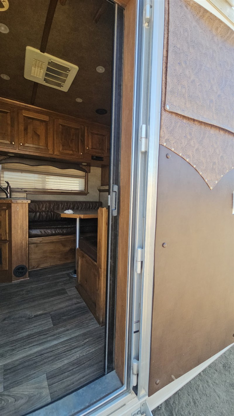 Trailer Photo 19