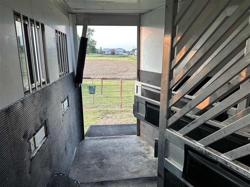 Trailer Photo 11